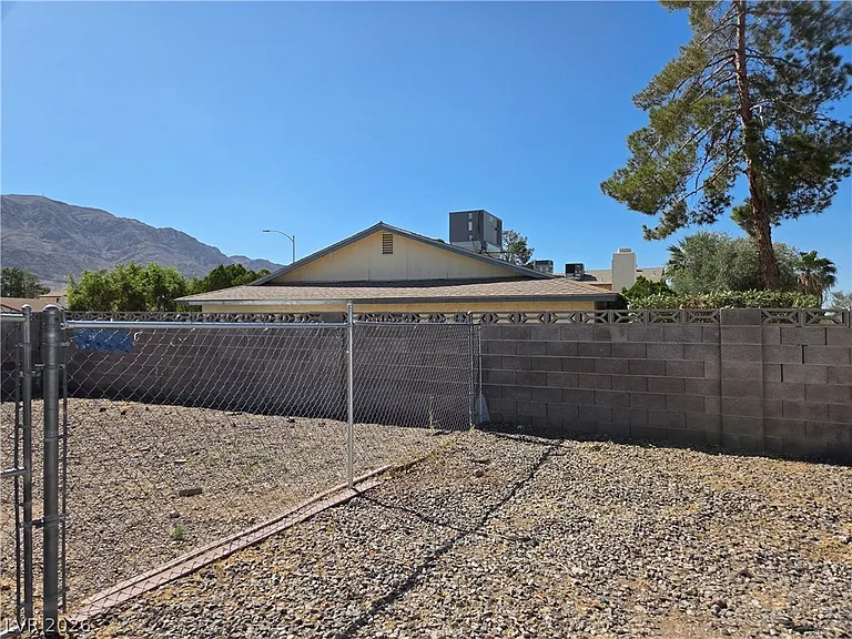 1745 Mount Hood St — Photo 68