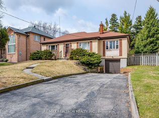30 Lawnview Dr, Toronto, ON M2N 5J8