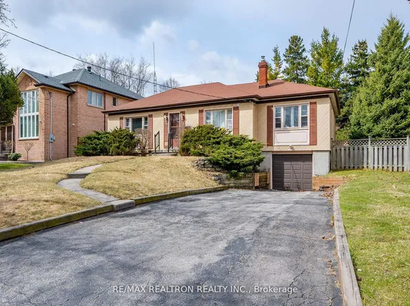 30 Lawnview Dr, Toronto, ON M2N 5J8