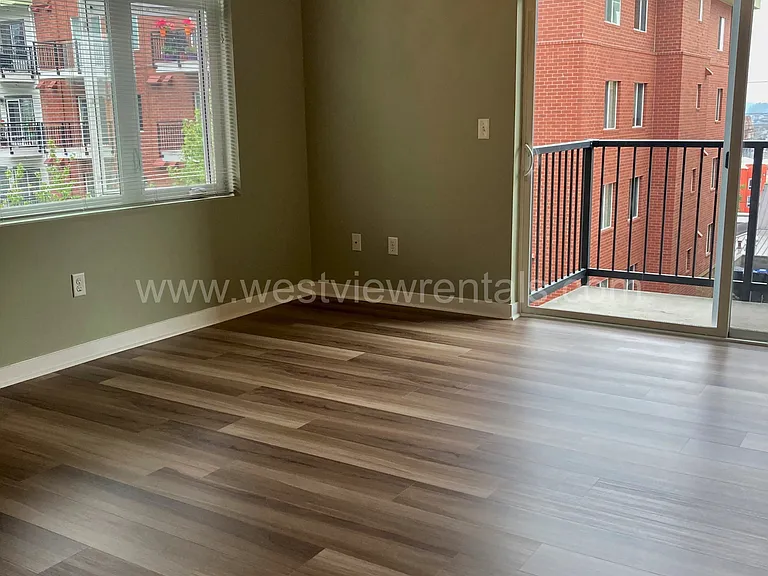 200 E Maple St — Photo 456