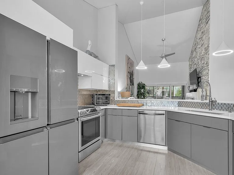 204 Sea Oats Dr #F — Photo 11