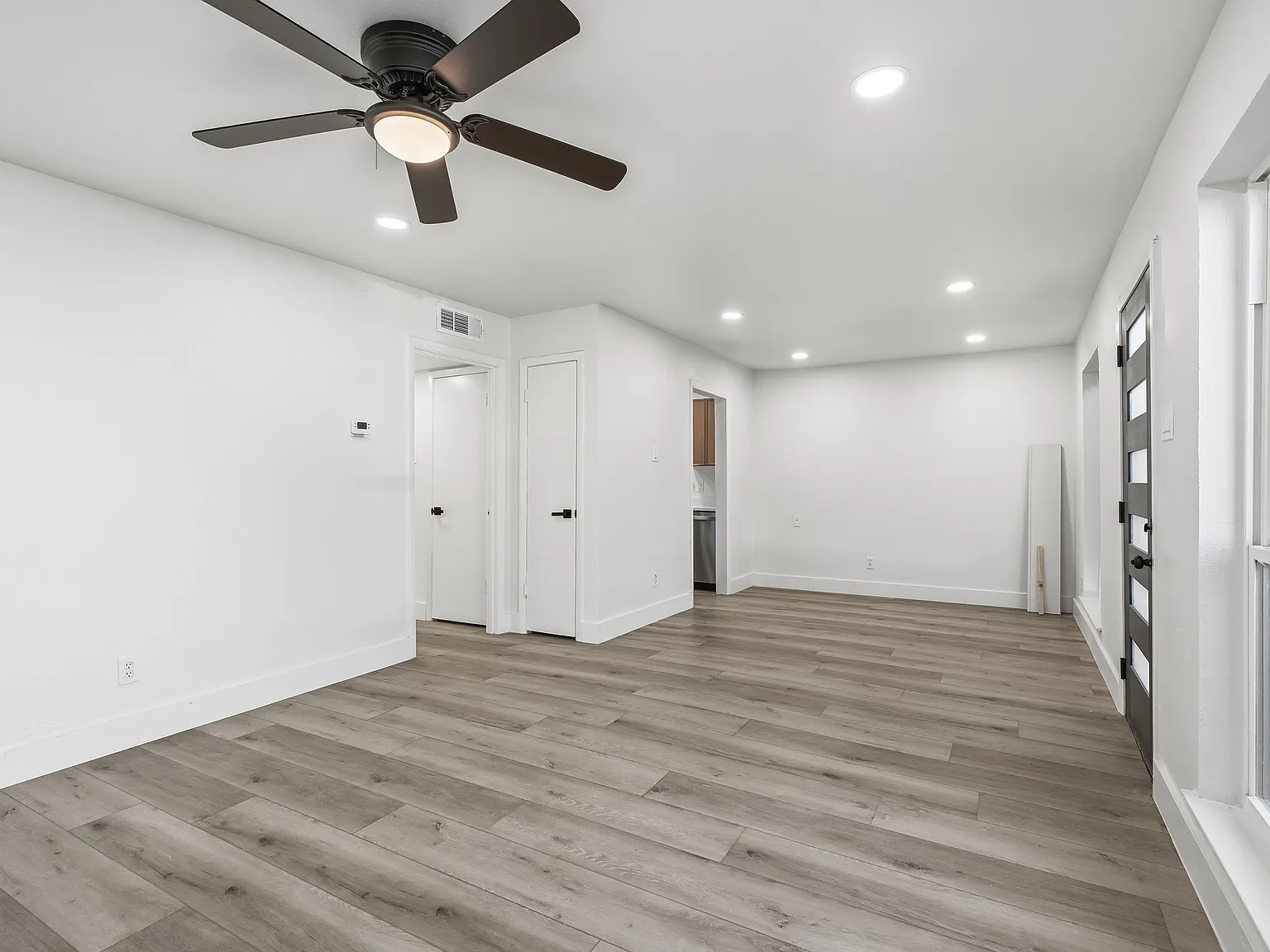 2 bed, 901 sqft, $1,750 — Photo 4