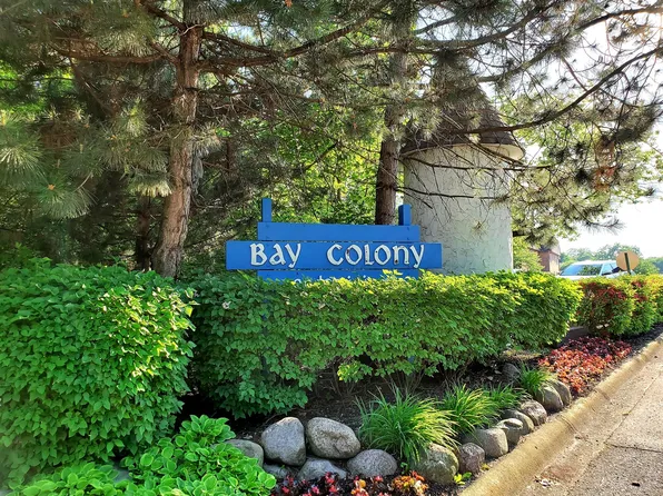 9374 Bay Colony Dr APT 2S, Des Plaines, IL 60016