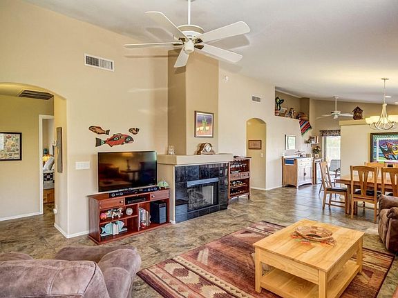 3rd image of 1923 W Cholla Vista Dr