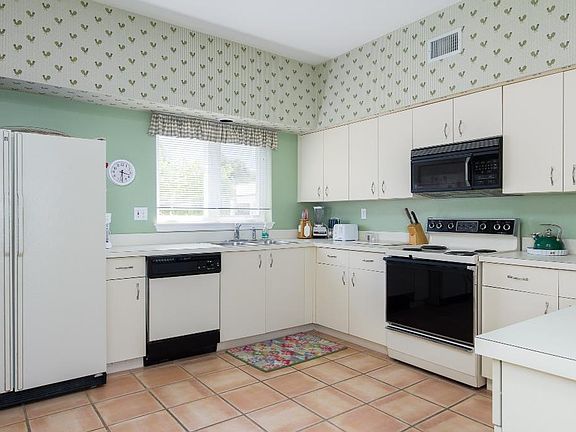 2nd image of 5060 Harmony Cir Unit 11