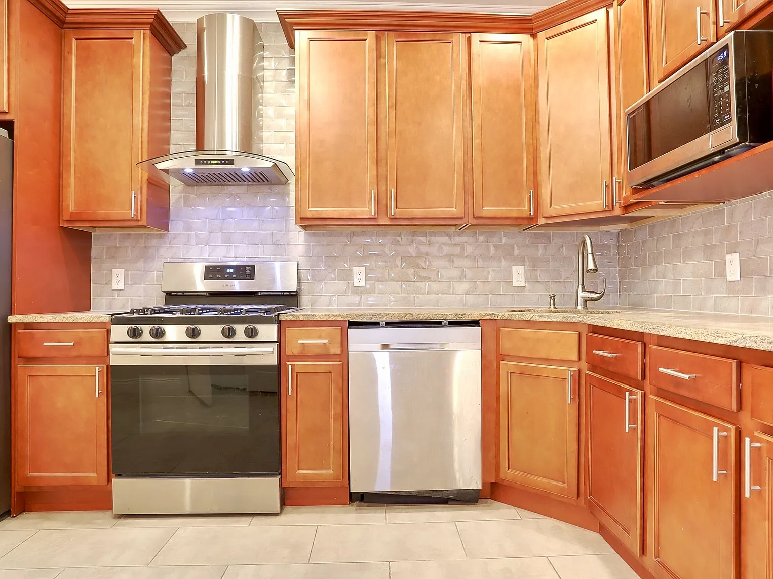 2 bed, 1.5 bath, $2,750 — Photo 2