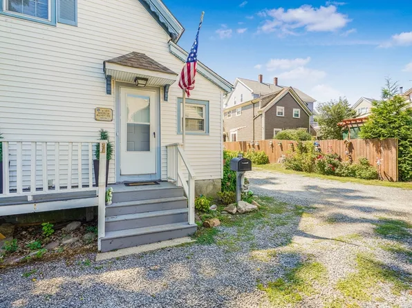 631 Maple St, Fall River, MA 02720