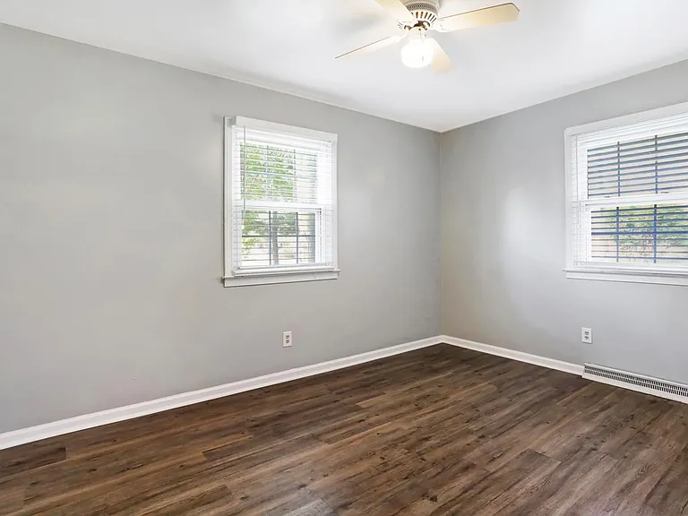 9803 Lakewood Dr W — Photo 21