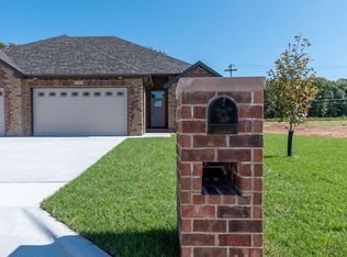 1688 N Gregory Dr, Nixa, MO 65714