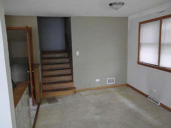 5th image of 9312 S 83rd Ct