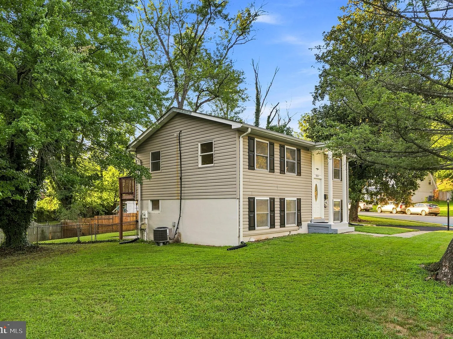 4 bed, 2.0 bath, 1472 sqft, $2,550 — Photo 3