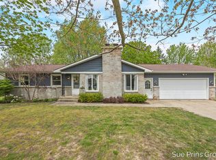 2595 Rosewood St, Jenison, MI 49428