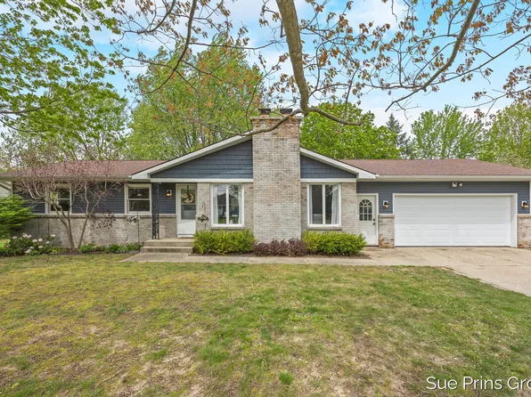 2595 Rosewood St, Jenison, MI 49428