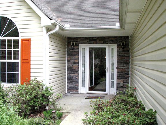 4th image of 130 Yellow Pine Dr