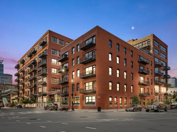 226 N Clinton St APT 220, Chicago, IL 60661