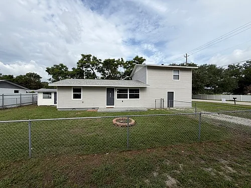 1204 Cherry Ln — Photo 1