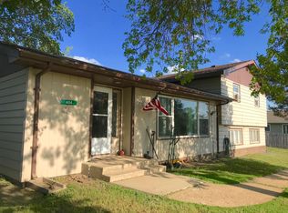 404 3rd St NE, Belfield, ND 58622