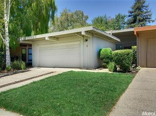 6 Blue Heron Ct, Sacramento, CA 95833