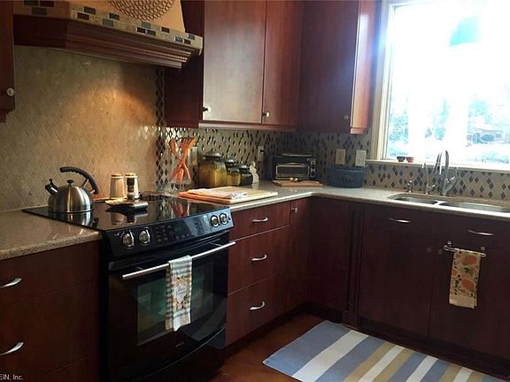 4th image of 3833 Trant Ave