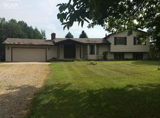 5387 Linger Ln, Lapeer, MI 48446