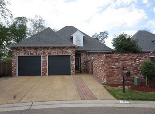 107 Fleur De Lis Dr, Vicksburg, MS 39180