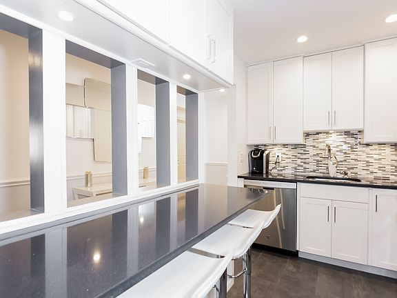 4th image of 340 Central Park Ave APT A10