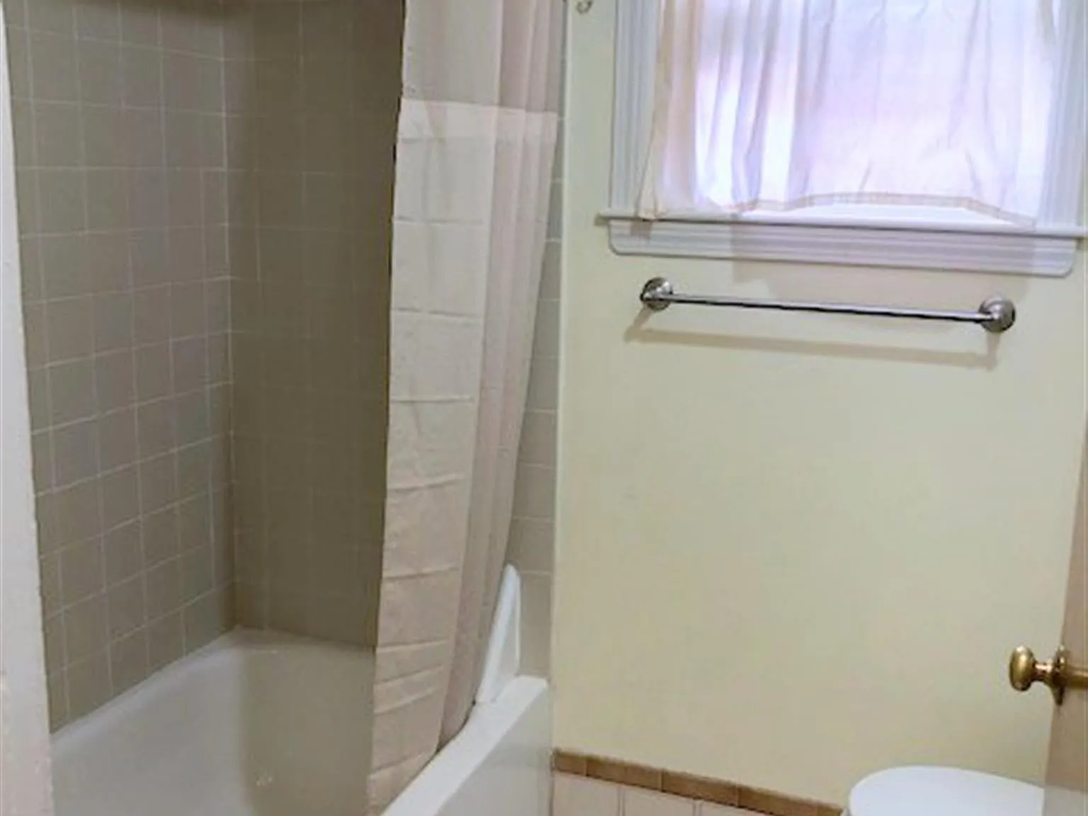 2 bed, 800 sqft, $2,700 — Photo 4