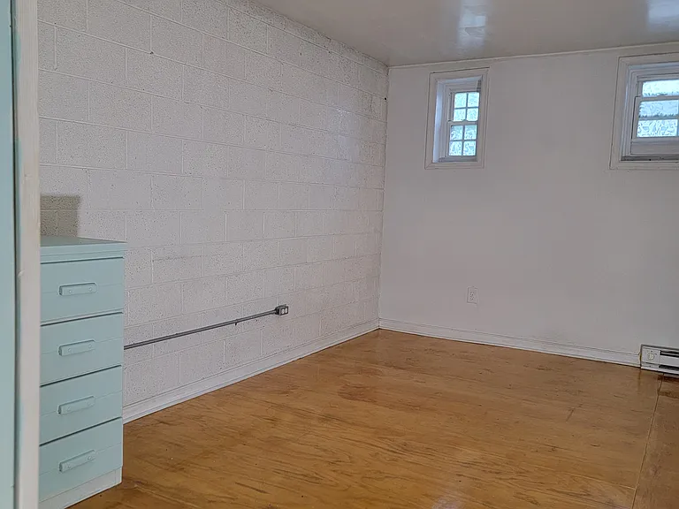 929 W Grace St #2 — Photo 4