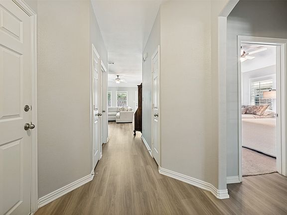 5th image of 3707 Redwood Cir