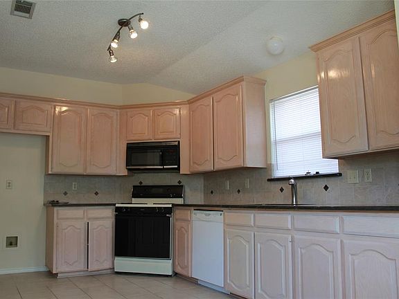 5th image of 10310 Castle Dr