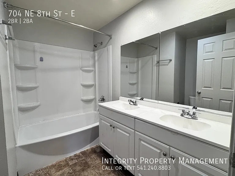 704 NE 8th St #E — Photo 14