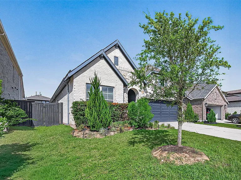 234 Amaranth Way — Photo 3