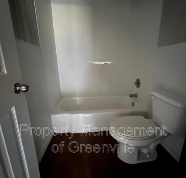 326 Loop St #F — Photo 7