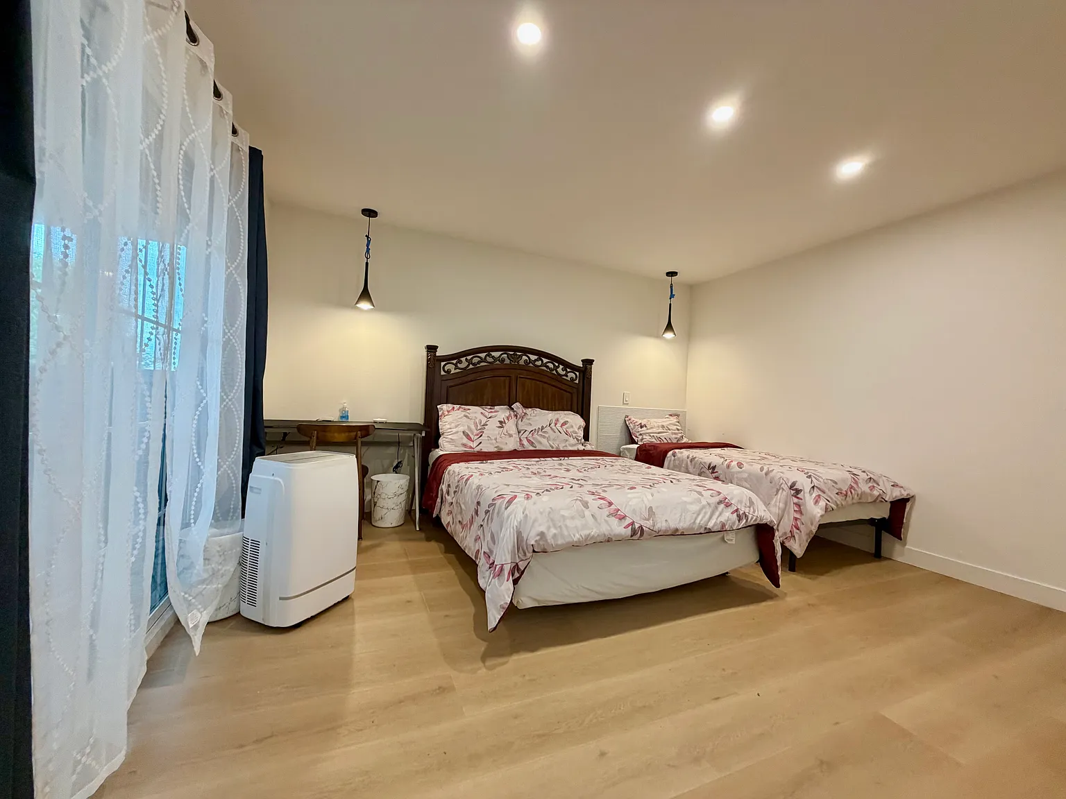 7 bed, 3000 sqft, $1,500 — Photo 2