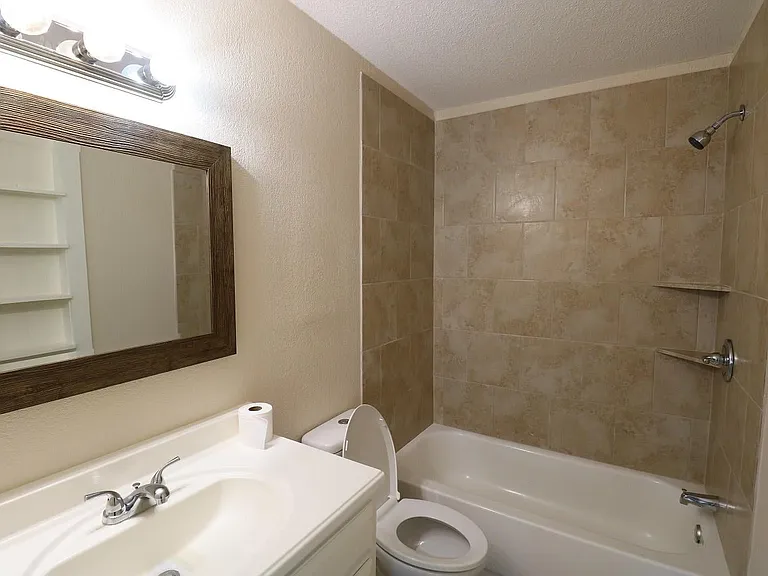 609 Circle Way — Photo 7