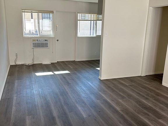 2nd image of 415 S El Molino Ave #12
