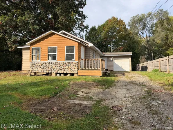 7409 Alexander St, Mount Morris, MI 48458