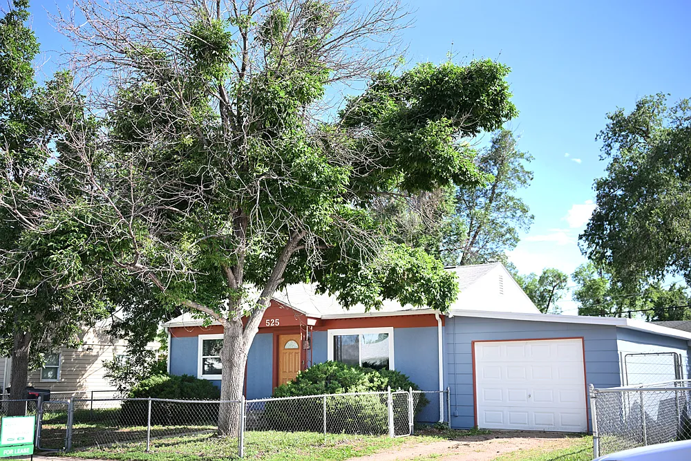 3 bed, 1285 sqft, $1,900 — Photo 1