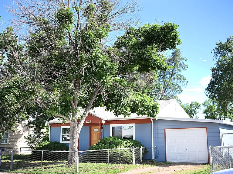 525 Warren Ave — Photo 1