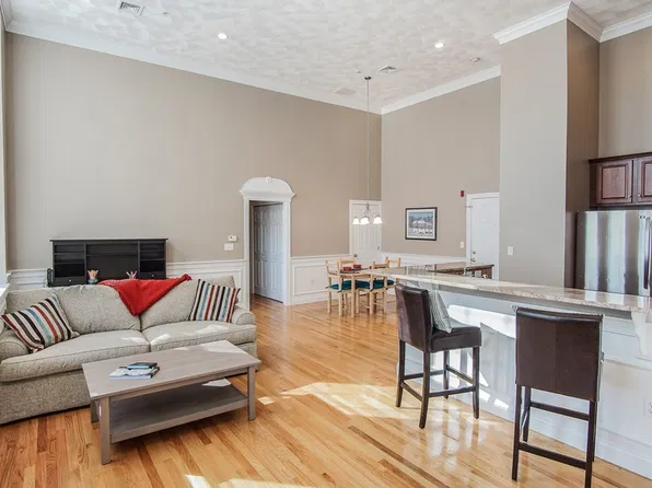 215 Harvard St #44, Medford, MA 02155