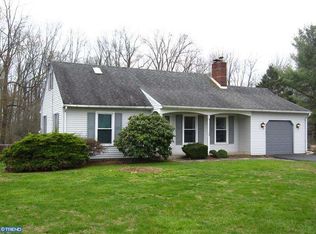 26 Hilltop Dr, Green Lane, PA 18054