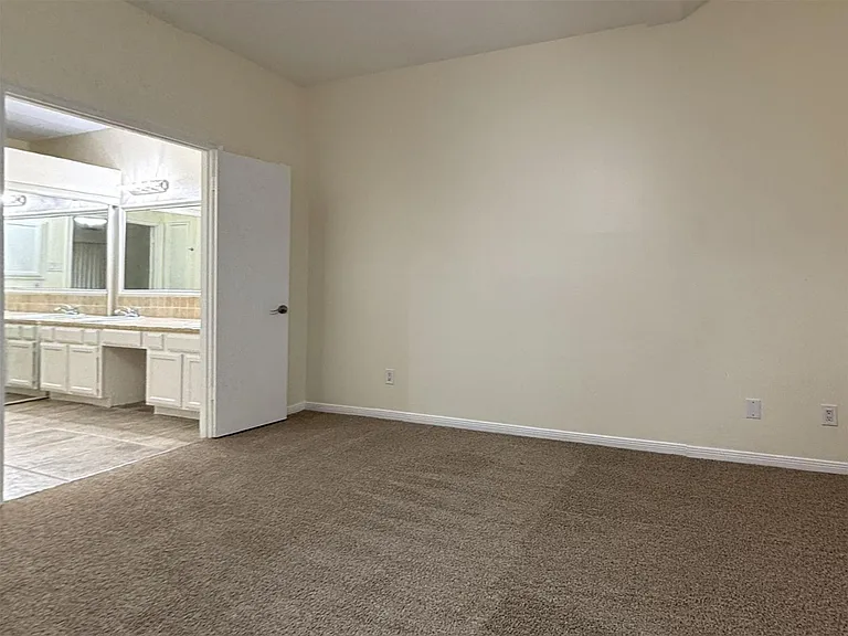 31 N Lakeridge Cir — Photo 11