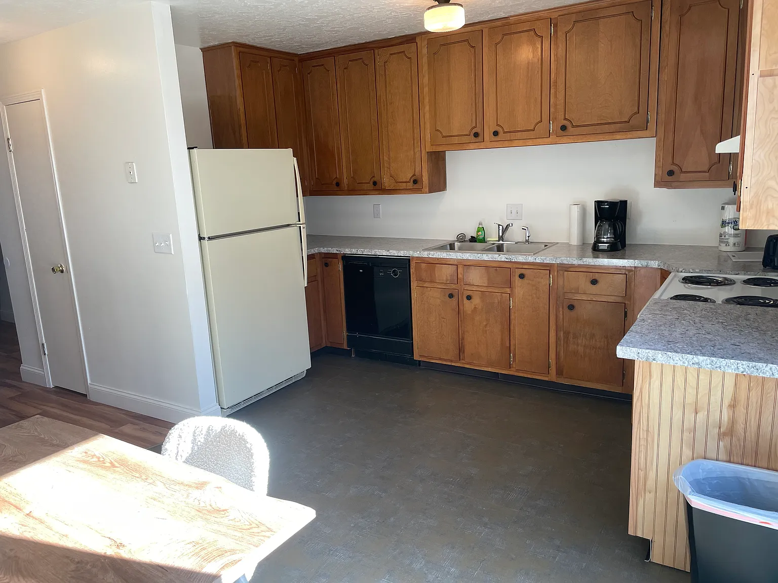 3 bed, 2.5 bath, 1800 sqft, $1,995 — Photo 2
