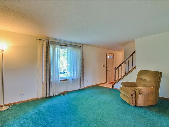 4th image of 1018 Berkshire Dr