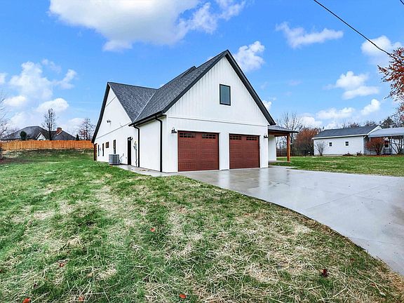 3rd image of 2110 S Smith Rd