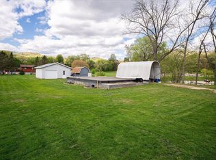 421 Walnut Pl, La Crescent, MN 55947