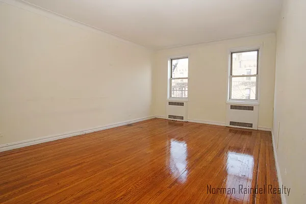 Rented by Norman Raindel, LREB | media 37