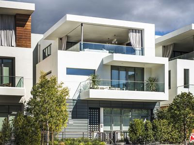 5904 S Village Dr, Los Angeles, CA, 90094