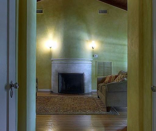 2nd image of 1040 NE 96th St