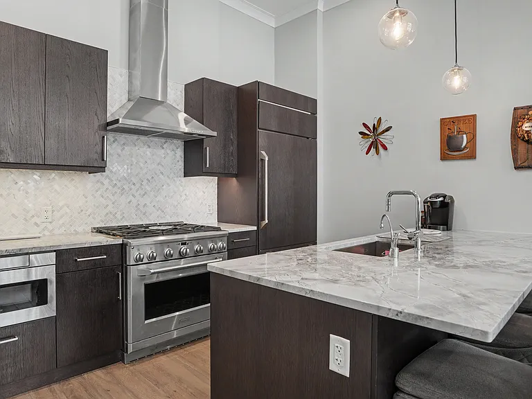 100 Garvies Point Rd #1005 — Photo 7
